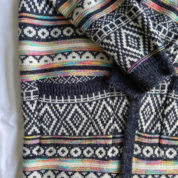 Tribal Print Sweater - Picture 4 of 6
